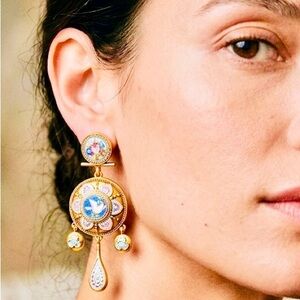 Vintage Retro Floral Pendant Earrings – New in Packaging